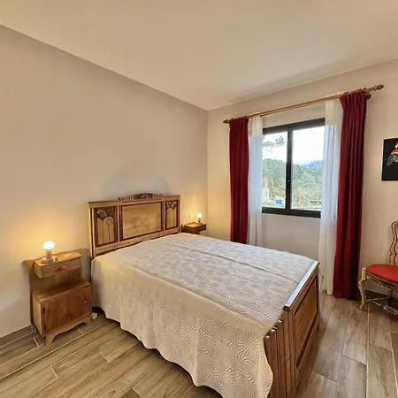 Maison Entre Les Montagnes A *