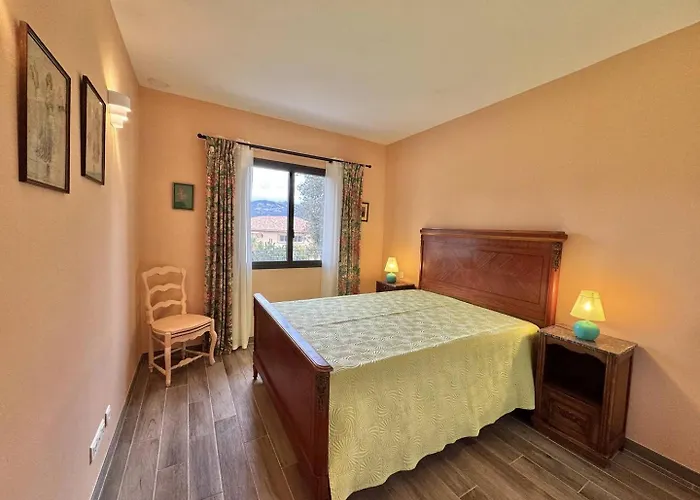 Maison Entre Les Montagnes A *