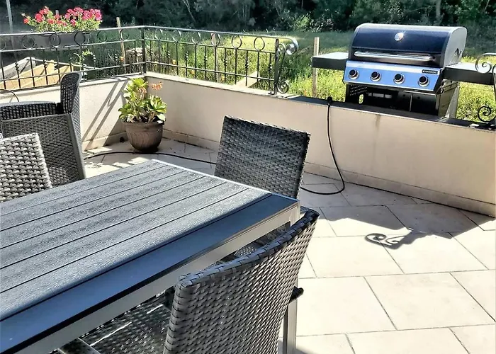 Villa Maison Entre Les Montagnes A *