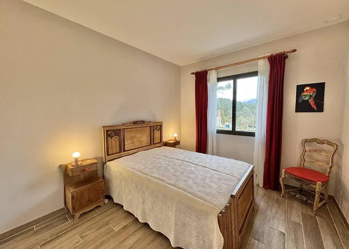 Maison Entre Les Montagnes A *